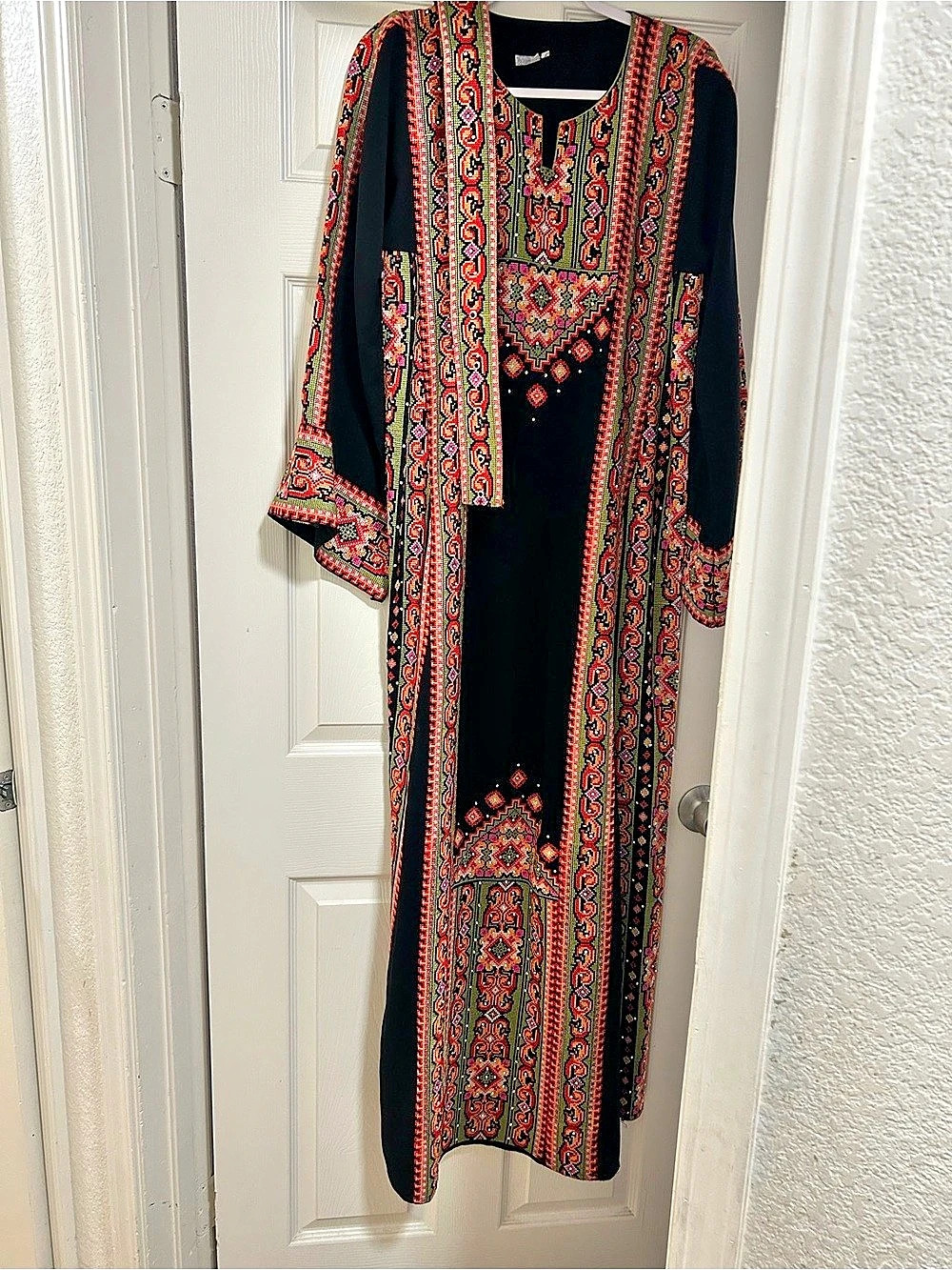 Maxi Dress in Black & Red Size Large Palestinian dress /dishdasha/thobe